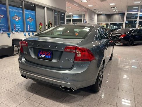 Used 2017 Volvo S60 T5 Inscription Platinum image 7