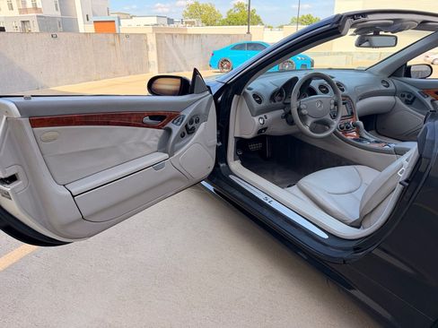 Used 2004 Mercedes-Benz SL 500 image 9