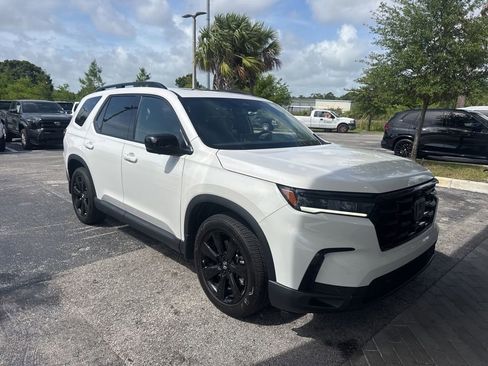 Used 2025 Honda Pilot Black Edition image 2