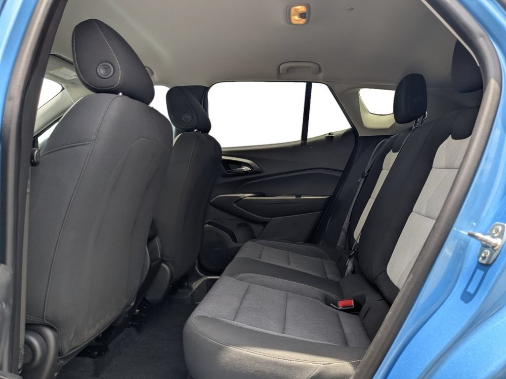 Used 2025 Chevrolet Trax LS w/ Driver Confidence Package FWD image 13