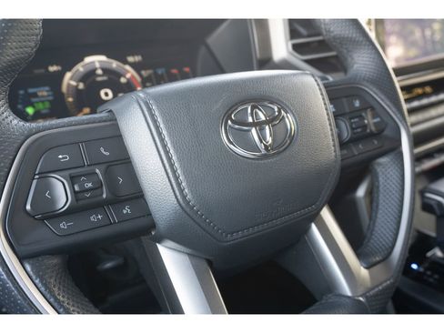 Used 2025 Toyota Sequoia SR5 AWD/4WD image 33