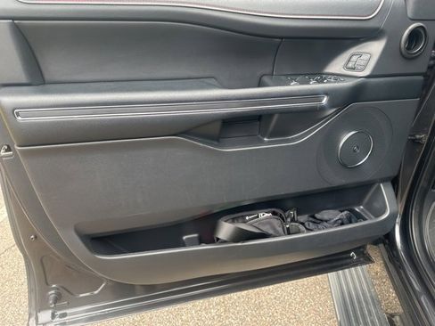 Used 2023 Ford Expedition Limited image 16