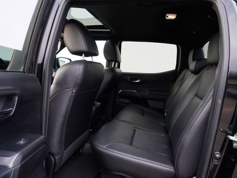 Used 2019 Toyota Tacoma TRD Off-Road image 19