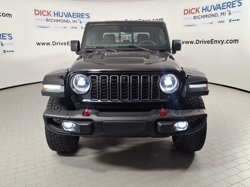 Used 2025 Jeep Gladiator Rubicon AWD/4WD image 2