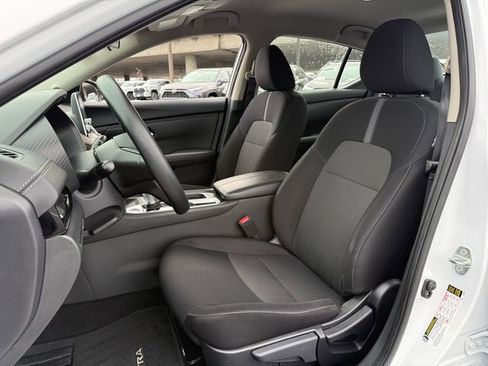 Used 2024 Nissan Sentra SV image 9