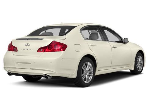 Used 2015 INFINITI Q40 w/ Moonroof Package RWD image 5