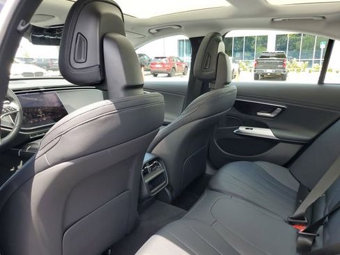 Used 2026 Mercedes-Benz E 350 Sedan w/ Winter Package image 9