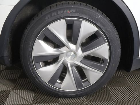Used 2023 Tesla Model Y Long Range AWD/4WD image 24