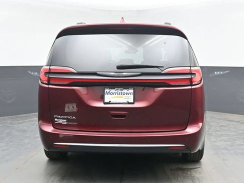 Used 2021 Chrysler Pacifica Touring w/ Cold Weather Group FWD image 13