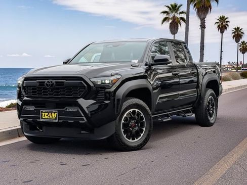 Used 2024 Toyota Tacoma TRD Off-Road w/ TRD Off Road Premium Package AWD/4WD image 2