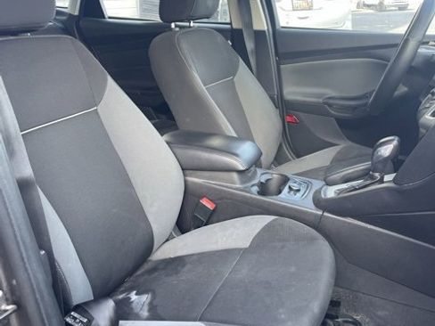 Used 2014 Ford Focus SE w/ SE Winter Package image 7