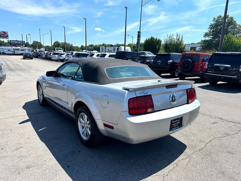 Used 2009 Ford Mustang Convertible image 5