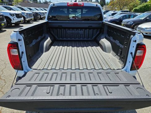 New 2026 GMC Canyon AT4 AWD/4WD image 17