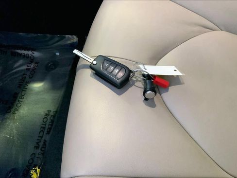 Used 2021 Toyota Camry LE image 14