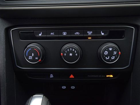 Used 2022 Volkswagen Atlas SE image 32