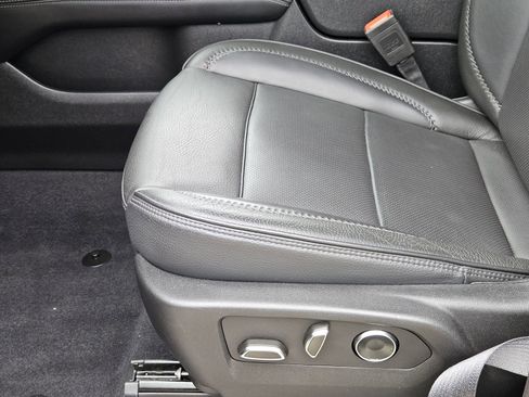 Used 2025 GMC Yukon XL Denali RWD image 32