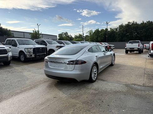 Used 2017 Tesla Model S 60 RWD image 5