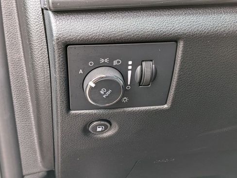 Certified 2022 Jeep Grand Cherokee Laredo X AWD/4WD image 15