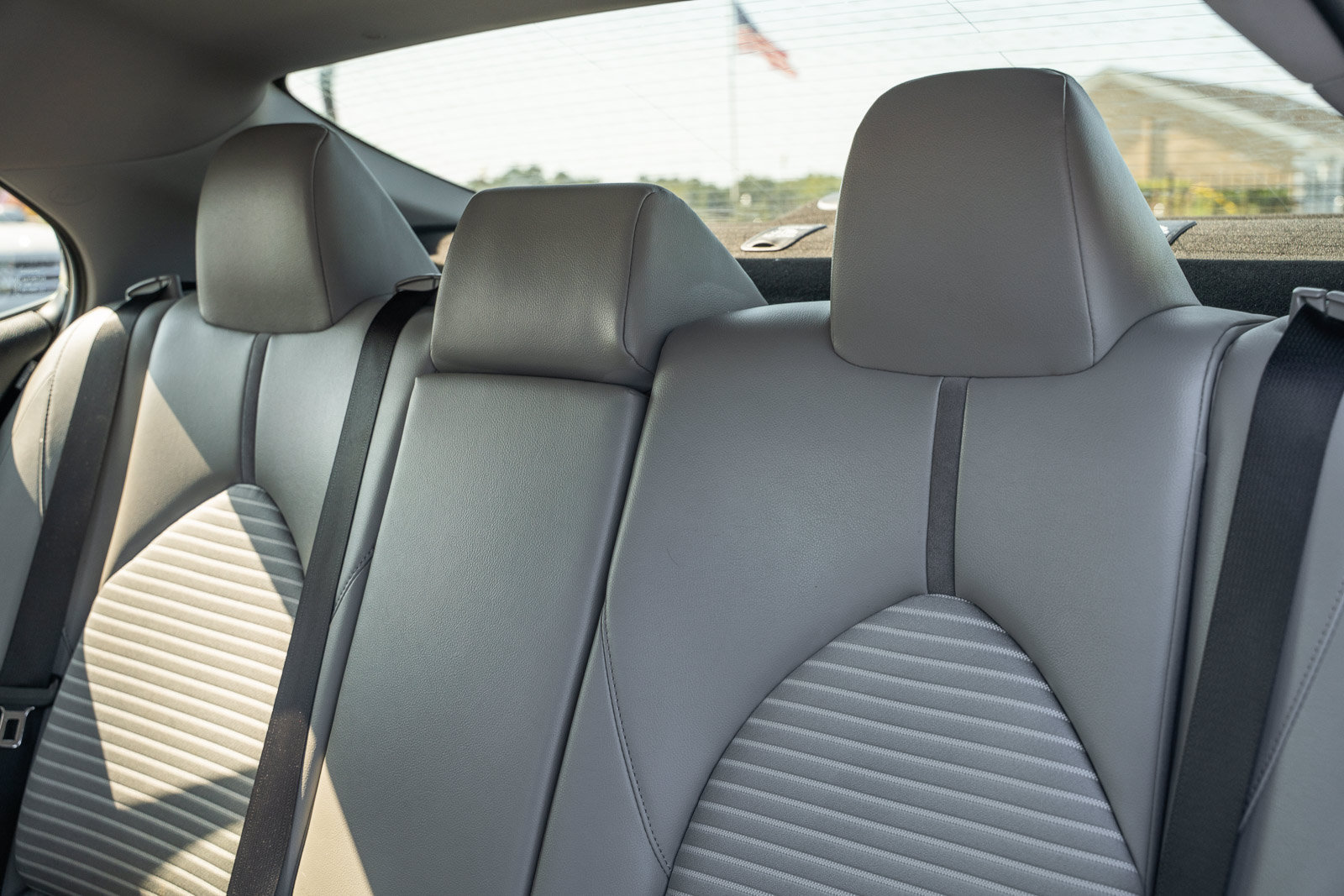 Used 2018 Toyota Camry SE FWD image 19
