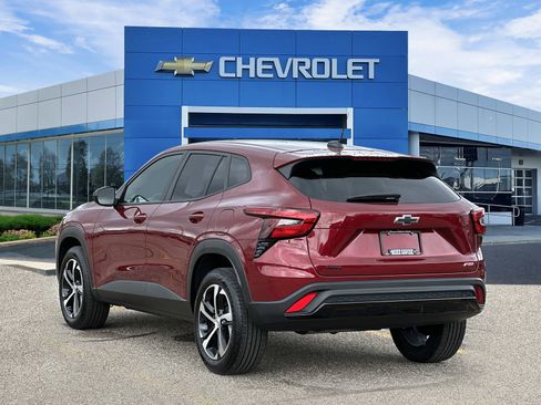 Certified 2024 Chevrolet Trax RS w/ Driver Confidence Package FWD image 3