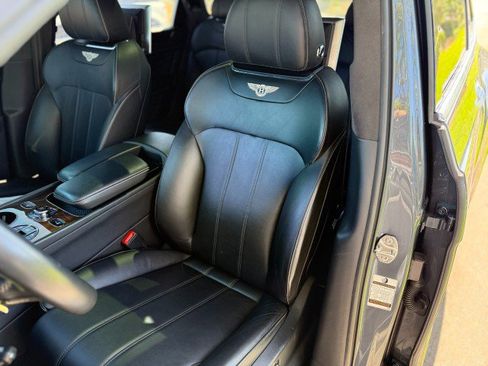 Used 2018 Bentley Bentayga Onyx Edition AWD/4WD image 18