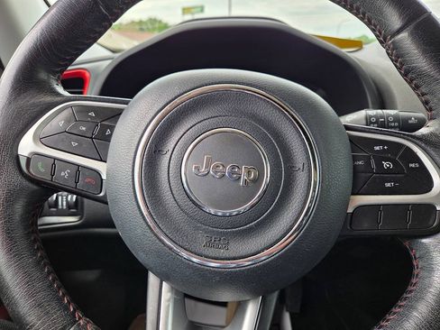 Used 2016 Jeep Renegade Trailhawk w/ Premium Trailhawk Package AWD/4WD image 11