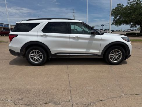 Used 2025 Ford Explorer Active RWD image 8