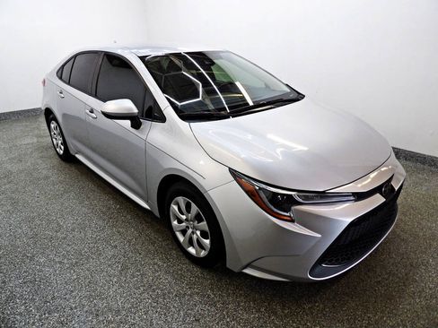Used 2022 Toyota Corolla LE FWD image 3