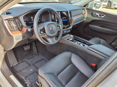 Certified 2023 Volvo XC60 B5 Plus w/ Protection Package Premier image 20