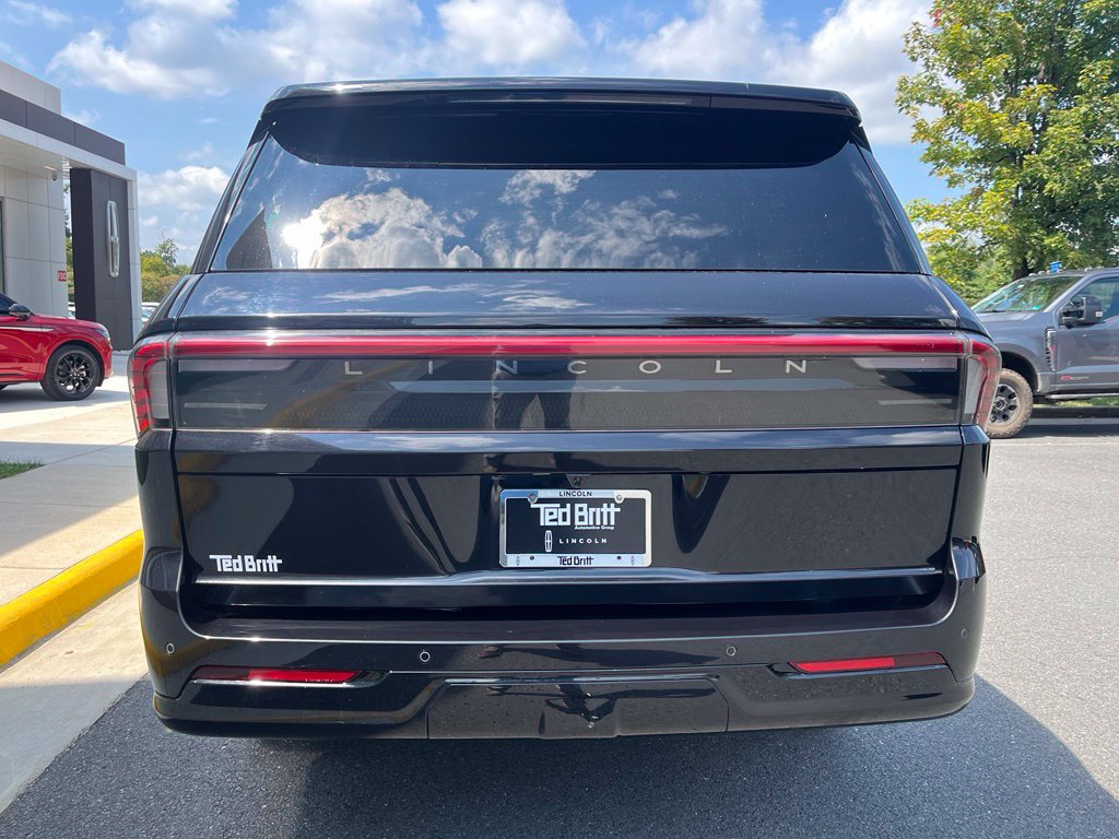 Certified 2025 Lincoln Navigator L Black Label AWD/4WD image 8