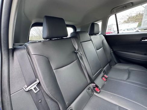 Used 2023 Toyota Corolla Cross XLE w/ Convenience Package image 9