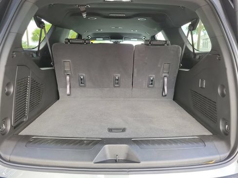 Used 2026 Chevrolet Suburban LT RWD image 6