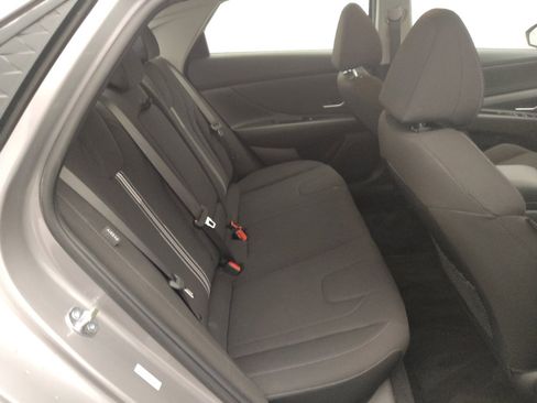 Used 2025 Hyundai Elantra SEL FWD image 19