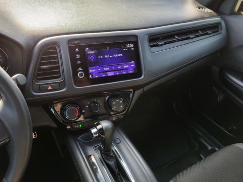 Used 2022 Honda HR-V Sport image 3