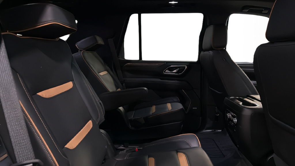 Used 2024 GMC Yukon AT4 w/ AT4 Premium Package AWD/4WD image 16