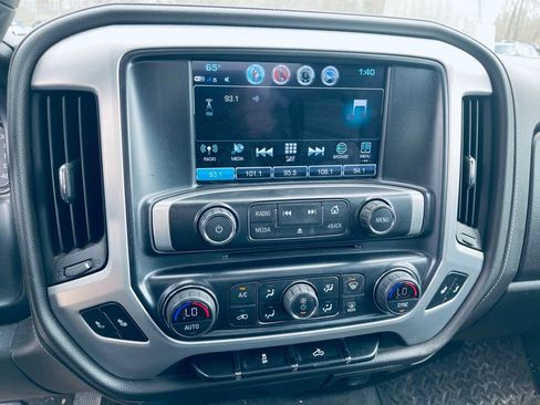 Used 2019 GMC Sierra 1500 SLE w/ SLE Value Package image 19