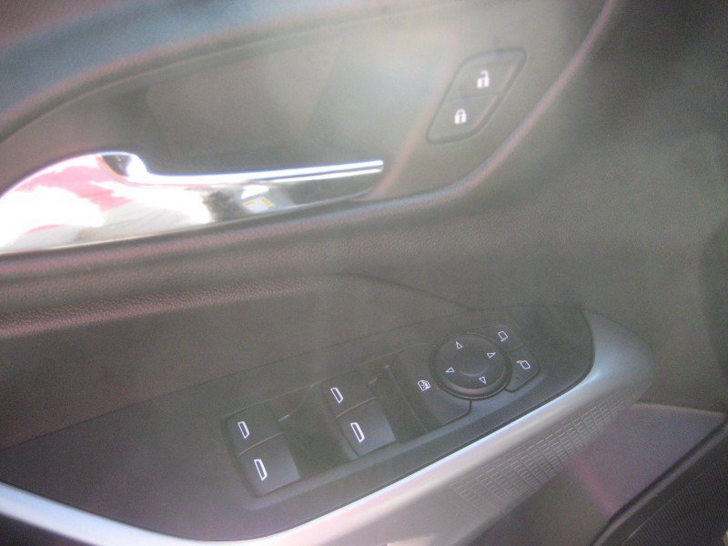 Used 2025 Chevrolet Trax RS FWD image 15