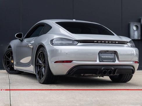 Used 2018 Porsche 718 Cayman GTS RWD image 3