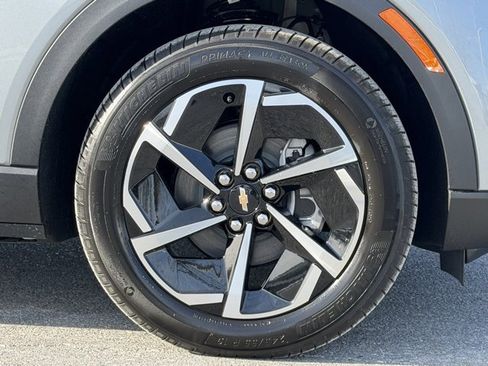 New 2026 Chevrolet Equinox EV LT image 17