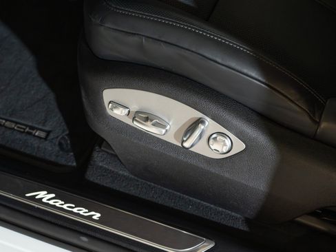Certified 2026 Porsche Macan AWD/4WD image 14