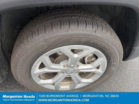 Used 2024 Jeep Compass Latitude AWD/4WD image 10