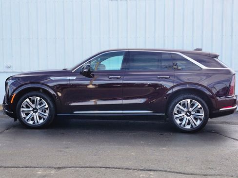 Used 2025 Cadillac Escalade IQ Luxury 1 w/ LPO, Radiant Package AWD/4WD image 2