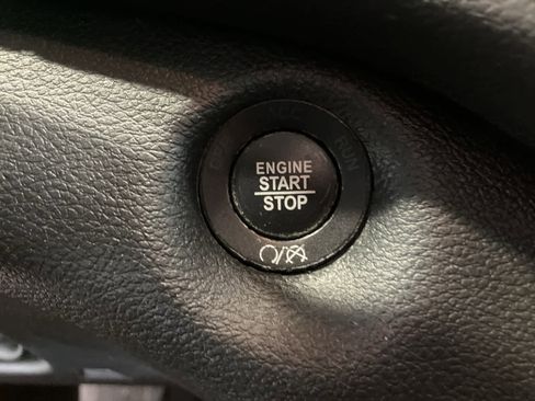 Used 2020 Jeep Cherokee Limited image 17