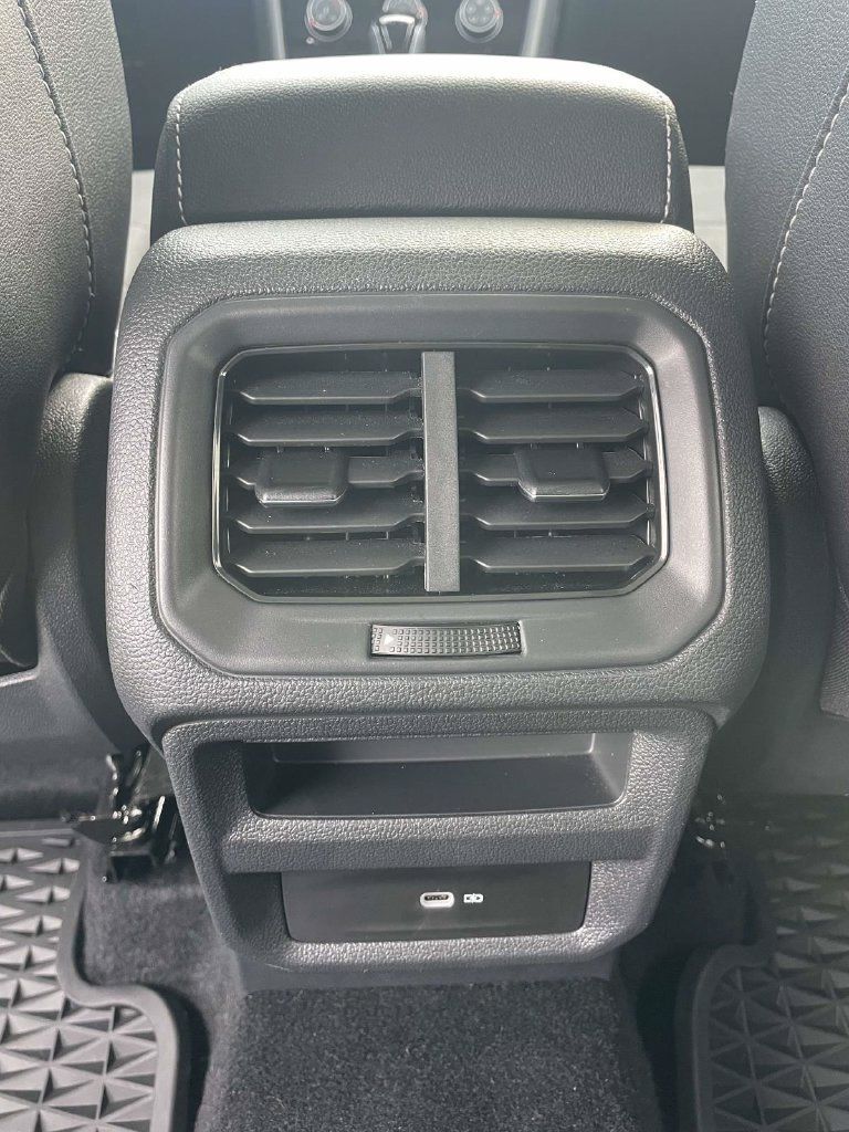 Certified 2023 Volkswagen Taos SE FWD image 14