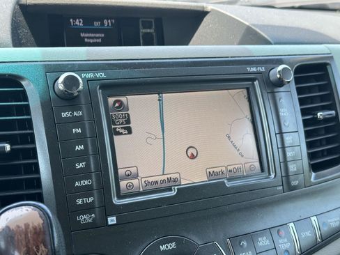Used 2013 Toyota Sienna Limited w/ Premium Pkg FWD image 12