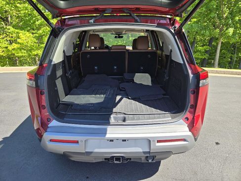 Used 2024 Nissan Pathfinder Platinum w/ Cargo Package AWD/4WD image 9