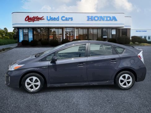 Used 2012 Toyota Prius Three FWD image 2