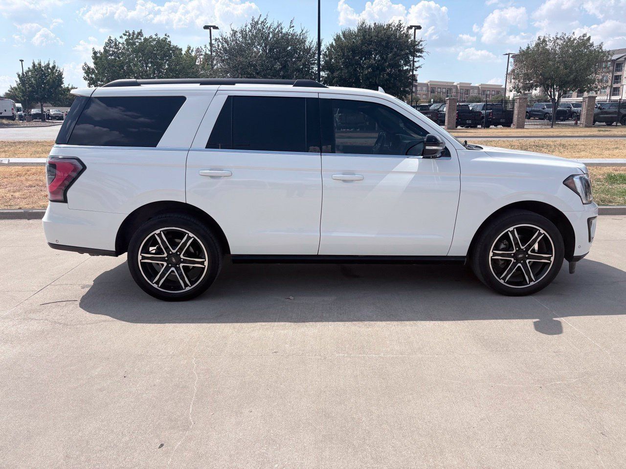Used 2021 Ford Expedition Limited RWD image 3
