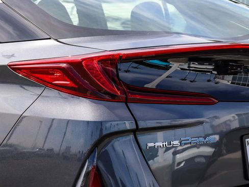 Used 2021 Toyota Prius Prime XLE FWD image 9