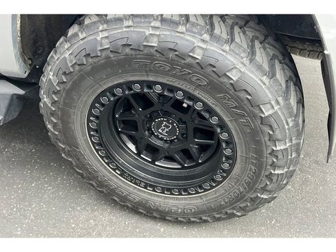 Used 2024 Toyota 4Runner SR5 Premium w/ Moonroof Package image 4